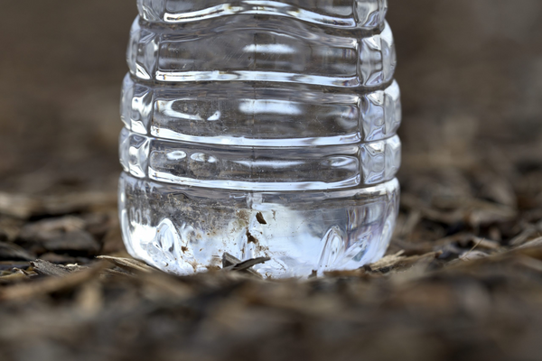 Contaminantes del Agua del Grifo y Cómo los Sistemas RO Te Protegen