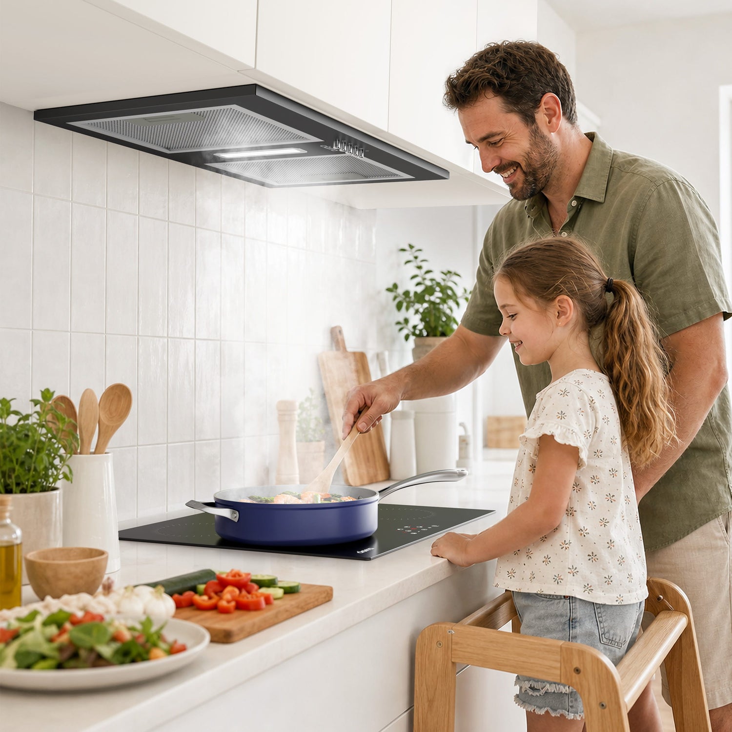 Uso doméstico campana CBCB5937A-OW mientras cocinas con tu familia