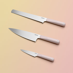 Ciarra Beyond Trio Knife Set con caja de regalo, con cuchillo de chef, cuchillo de pan dentado y cuchillo multiusos, acero inoxidable de alto carbono con mango ergonómico | Sakura Candy